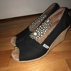 TOMS SANDALS